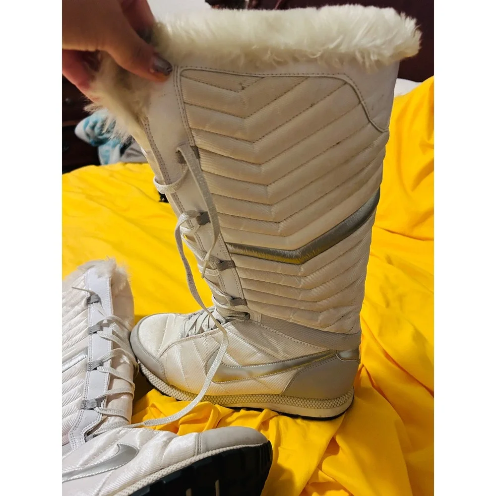 Nike Snow Boots Women White Silver Good Quilted Faux Fur Y2K Moon Boots